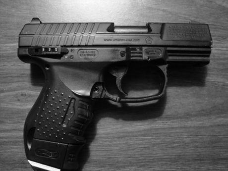 K o r t o w s k i P r z e g l ą d P r a w n i c z y S t r o n a 62 Rys. 1 Walther CP 99 Compact kal. 4,5 mm Rys.