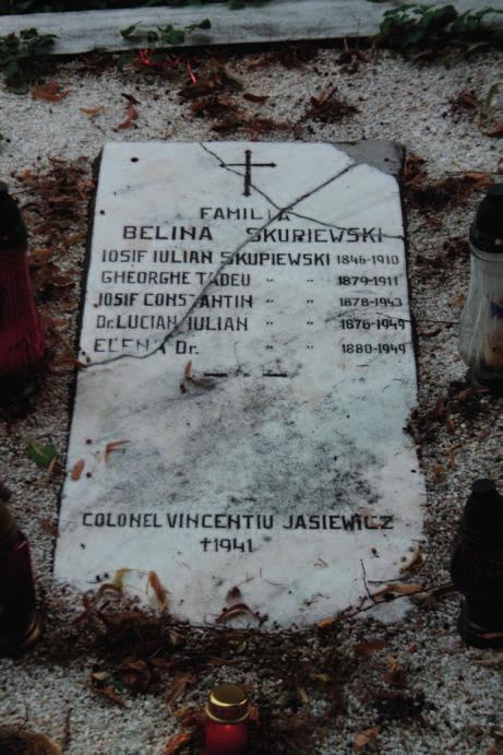 Fotografii Płyta nagrobna rodziny Skupiewskich na katolickiej części