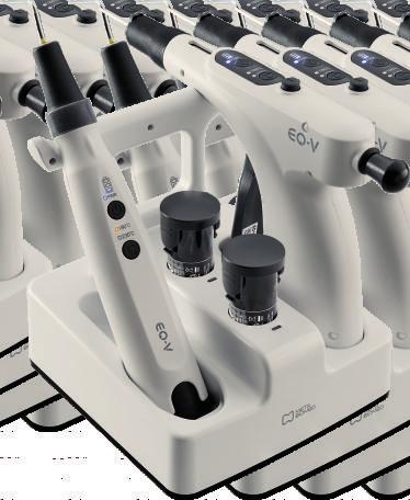 SYSTEM EQ-V NOWY SYSTEM DO WYPE NIANIA NA CIEP O > Nowa technologia. > Wygoda i ergonomicznoœæ. > Niezawodne i precyzyjne wype³nianie kana³ów korzeniowych. > Wyd³u ona ywotnoœæ baterii.