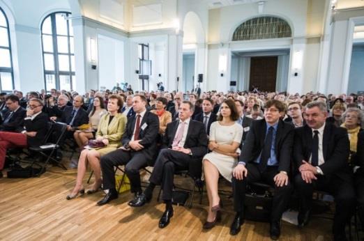 Jerzy Buzek, prezydent Lech Wałęsa, dr Janusz Lewandowski, aktor