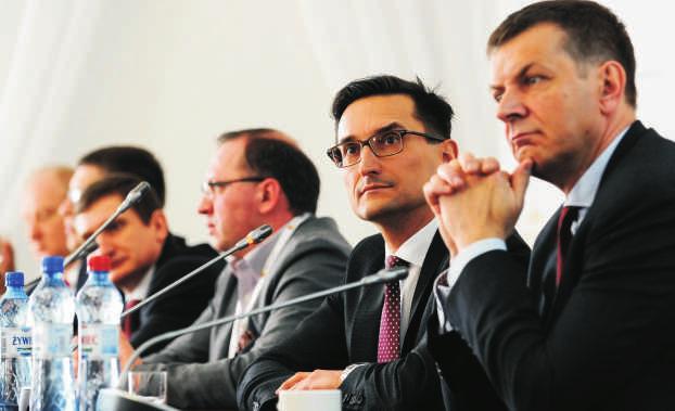 Czyli zapowiedÿ nowych regulacji outsourcingu Gospodarz debaty: Krajowa Izba Rozliczeniowa Wprowadzenie: Robert Trêtowski, Wiceprezes Zarz¹du, KIR S.A.