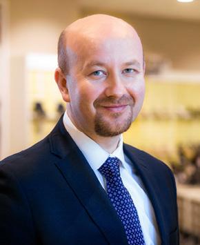 ŁAD KORPORACYJNY KAROL PÓŁTORAK Wiceprezes Zarządu Powołany na stanowisko Wiceprezesa Zarządu 1 grudnia 2016 r. Absolwent Szkoły Głównej Handlowej oraz University of Derby.