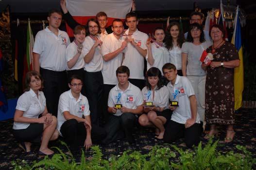 58 FOTON 110, Jesień 2010 XVII Międzynarodowa Konferencja Młodych Naukowców w Indonezji Urszula Woźnikowska-Bezak Pałac Młodzieży w Katowicach Grupa Twórcza Quark pracowni Pałacu Młodzieży w