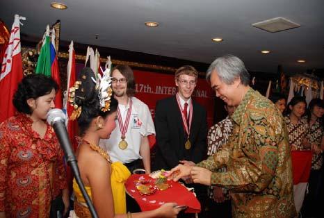 FOTON 110, Jesień 2010 59 Kategoria Fizyka inżynieryjna medal brązowy Bartosz Moczała i Paweł Śmieja I LO Wodzisław, Bezprzewodowe przesyłanie energii elektrycznej wyróżnienie specjalne Mateusz