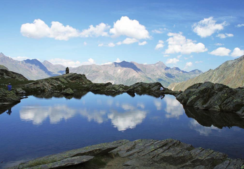 68 TRASA 5 SZWAJCARIA GRAN PARADISO ALTA VIA 2 Mont Blanc Courmayeur WŁOCHY La Thuile Planaval Chardonney FRANCJA Gillian Price Cogne T a trasa to sprawdzian zarówno dla płuc, jak i dla nóg, z paroma