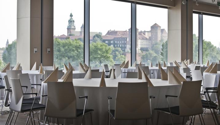 SALA S4 ZESPÓŁ SAL KONFERENCYJNYCH Sala S4 jest nazywana również Zespołem Sal Konferencyjnych.