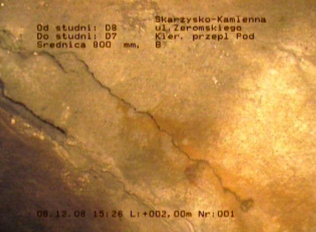 rury, ubytek rury b) Pęknięcie poprzeczne konstrukcji rury c) Przesunięcie poprzeczne na złączu rur,