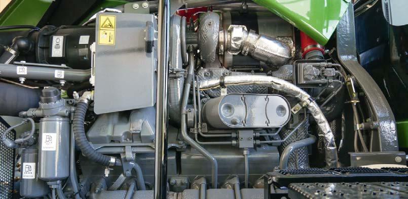 SILNIK I PRZEKŁADNIA CIĄGNIKÓW FENDT 1100 MT Mo i wydajność w każdej sytuaji. Dwustopniowa turbosprężarka doładowująa zmniejsza efekt turbo-dziury i zwiększa wydajność zaęszzania wstępneo.