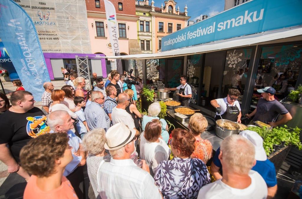 w popularny teraz trend Slow Life oraz Slow Food: delektowanie się życiem oraz celebrowanie i ochrona zdrowej, regionalnej kuchni.