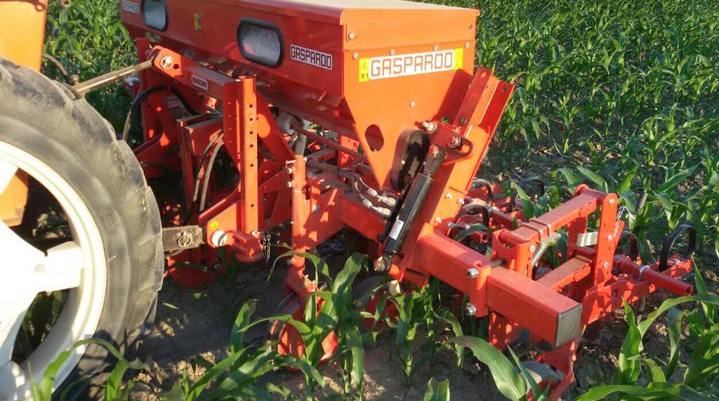 plastikowy z dwoma przedziałami o pojemności 160 l Zbiornik metalowy o pojemności 400 l Koła do regulacji