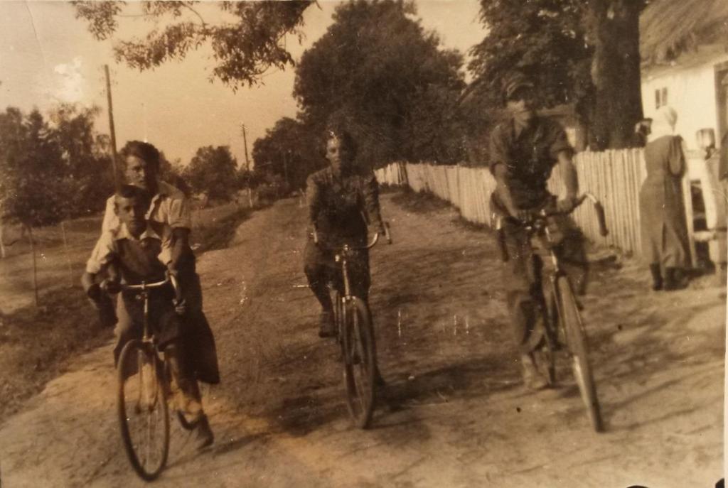 13 Zdjęcie 20 Rok 1939, wrzesień. Grabowiec, ul. Skierbieszowska.