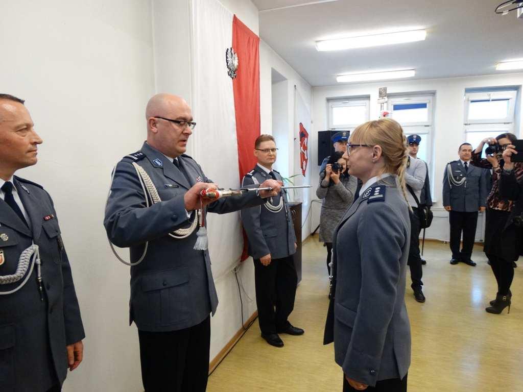 STRONA 6 Uroczyste wyprowadzenie komendantów w garwolińskiej komendzie W ubiegły czwartek w Komendzie Powiatowej Policji w Garwolinie odbyła się uroczysta zbiórka.