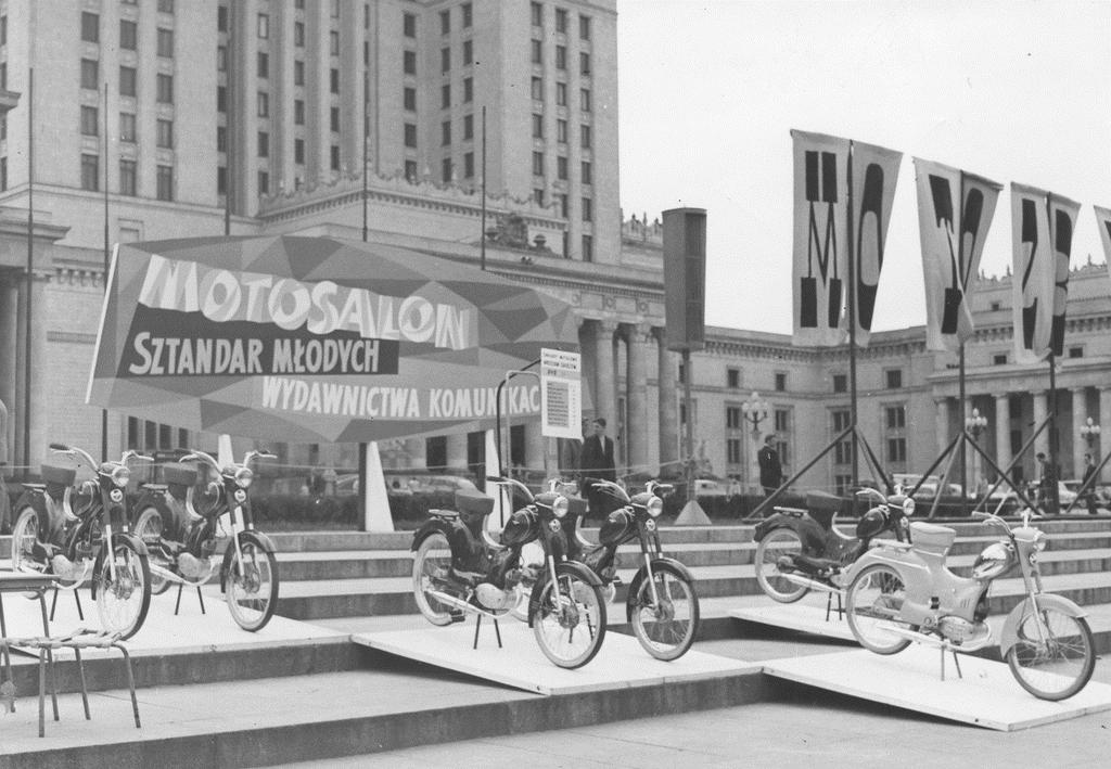 Wystawa motocykli, skuterów i motorowerów Motosalon dwukrotnie