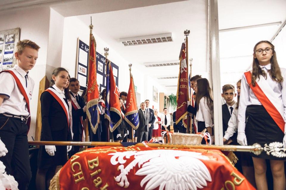 uczniów. Zainteresowanie wzbudziły również otrzymane od prawie 50 szkół z terenu Polski noszących imię Orła Białego, listy gratulacyjne oraz życzenia z okazji naszej uroczystości.