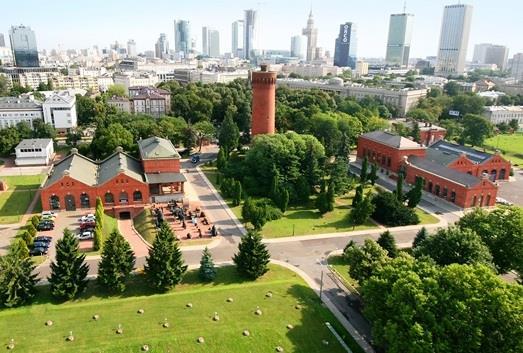 SUW Filtry fot. Studio Awokado SUW Praga w Zakładzie Centralnym, znajdująca się w samym centrum Saskiej Kępy przy ul. Brukselskiej, w 2017 r. produkowała wodę w ilości 58,3 tys.