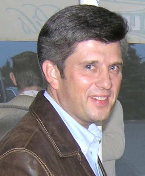 Wiesław WARCZAK (Centralny Ośrodek Chłodnictwa) Porównanie własności termodynamicznych zamienników czynnika R22 typu drop-in stosowanych w