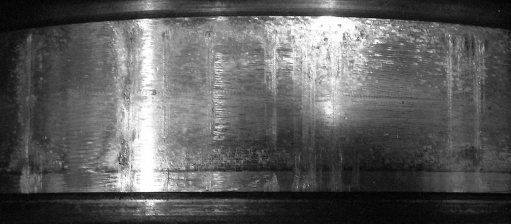 Zeszyty Problemowe Maszyny Elektryczne Nr 85/2010 25 W momencie przepływu prądu, materiał łoŝyska jest