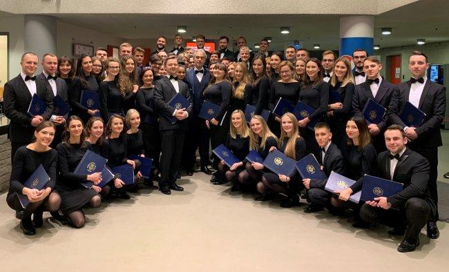 Chór Uniwersytetu Morskiego wystąpił z Andreą Bocellim Arie operowe, hity filmowe i musicalowe, a to wszystko w wykonaniu włoskiego tenora Andrei Bocellego.