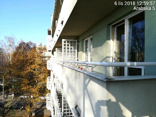 W trakcie prowadzonych prac renowacji poddane zostały balustrady, przegrody balkonowe oraz poręcze metalowe.