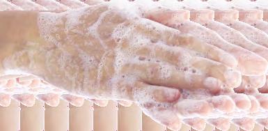 Do mycia chirurgicznego używa się mydeł w płynie, dozowanych z łokciowych dozowników ściennych. Chirurgiczne mycie rąk należy wykonać bardzo dokładnie.