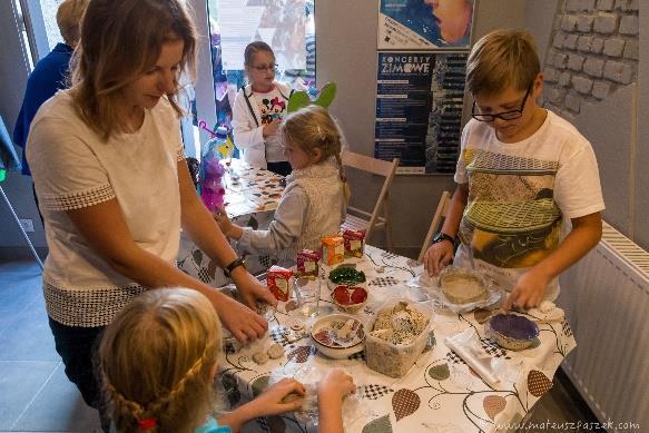 miast, a także poszukiwaniu ciekawostek związanych z kulturą naszych bliskich i dalekich sąsiadów: Kraków kryminalny (10 stycznia 2017 r.