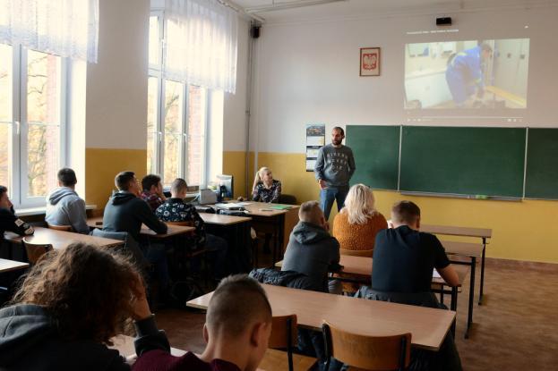 budowy elementów turbiny wiatrowej oraz narzędzi używanych podczas montażu i serwisu turbin. Fot. K.