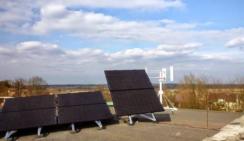 Instalacja demonstracyjna (2) Szkoła w Chlebowie 2,0 kw mikrowiatrak 5,0 kw PV Grzałka c.w.u.