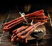 Specyficzny charakter kabanosów wynika z kilku cech typowych dla tego produktu: kruchości, soczystości i specyfiki mięsa, wyjątkowego smaku i zapachu oraz jednolitego, charakterystycznego kształtu.