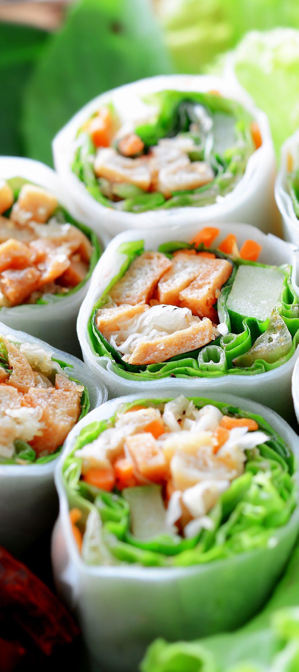 NEM CUỐN - SUMMER ROLLS (SUROWE/ŚWIEŻE SAJGONKI) Składniki: 1 opakowanie papieru ryżowego do springrollsów (najlepiej z 3 bambusami w nazwie) 100 g cienkiego makaronu ryżowego bun (gotuje się ok.