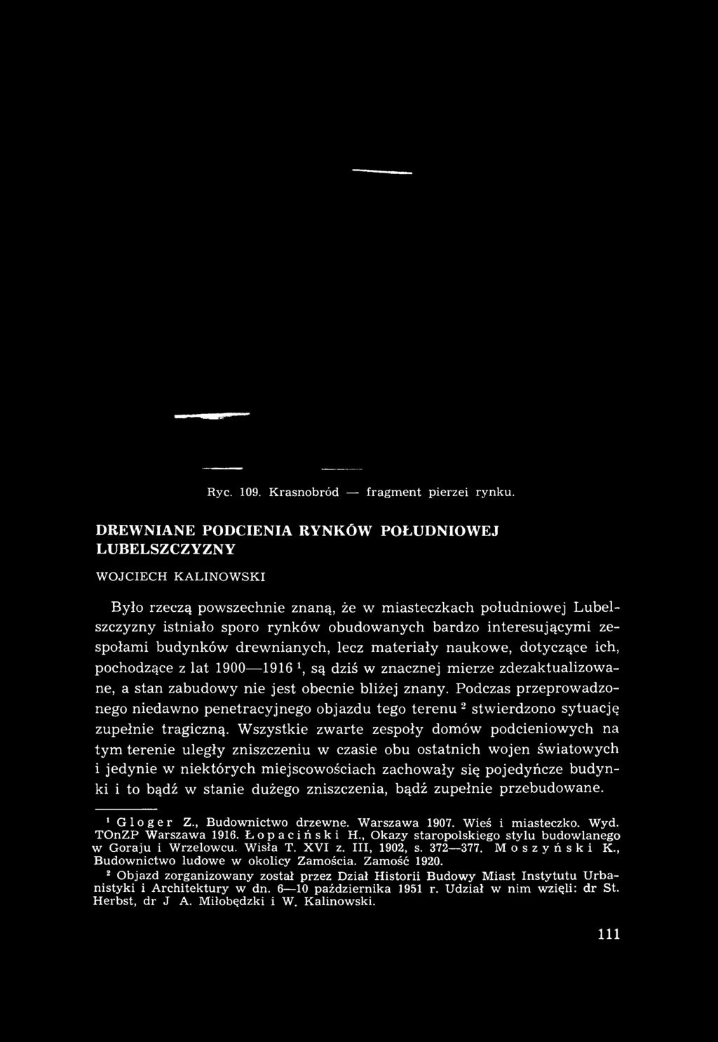 interesującym i zespołami budynków drew nianych, lecz m ateriały naukowe, dotyczące ich, pochodzące z lat 1900 1916 *, są dziś w znacznej m ierze zdezaktualizow a ne, a stan zabudowy nie jest obecnie