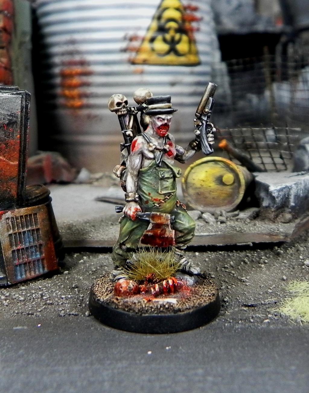 Ghoul Ghoule to obrzydliwi mutanci przypominający z wyglądu chodzące trupy o zapadniętych oczach i twarzach przypominających czaszkę, na którą naciągnięto pomarszczoną skórę.