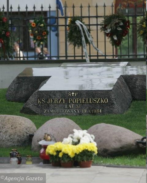 3 listopada 1984 odbył się pogrzeb Księdza Jerzego. Został pochowany przy kościele św. Stanisława Kostki w Warszawie.