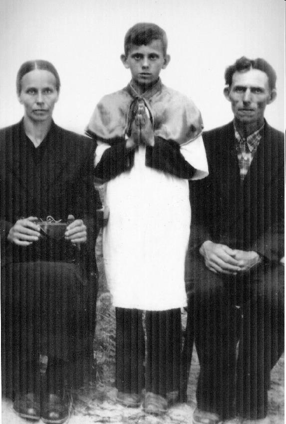 Dzieciństwo Na chrzcie w rodzinnej parafii w Suchowoli otrzymał imię Alfons (na V roku seminarium imię to zmienił na Jerzy). Od dziecka był ministrantem.