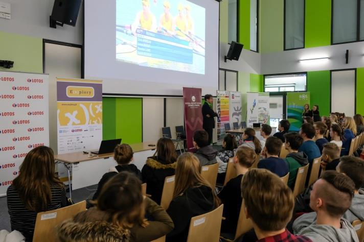 WYKŁAD dr hab Tomasz Wolski 10:00-10:45 Zjawisko tsunami na oceanach W multimedialnej i atrakcyjnej formie poznacie charakterystykę fali tsunami na oceanach.