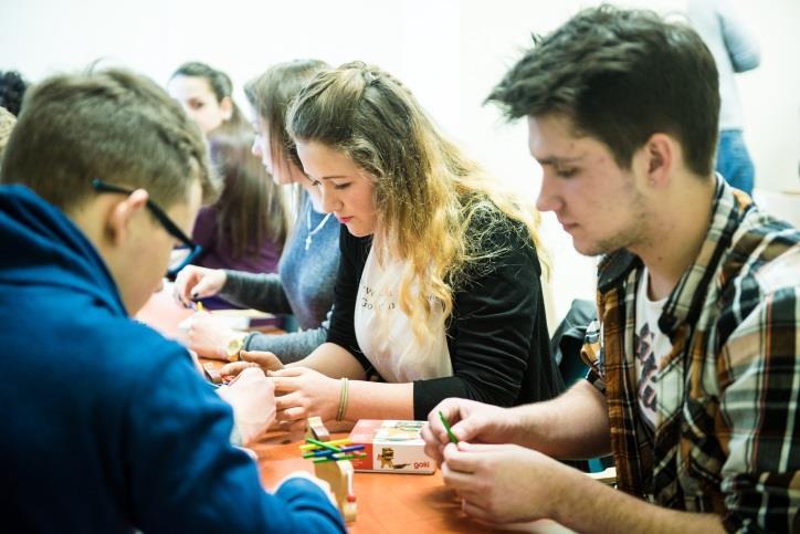 ostrzegania przed tym groźnym zjawiskiem. Limit miejsc: 45 WYKŁAD 11:00-11:45 Anna Starkowska Jak oszukuje nas mózg?