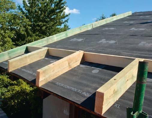 System izolacji nakrokwiowej ROCKWOOL wskazówki wykonawcze Przed przystąpieniem do wykonania izolacji nakrokwiowej, stare warstwy dachu należy