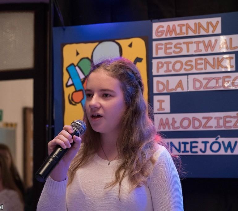 Uniejowie odbył się "Gminny Festiwal Piosenki dla Dzieci i Młodzieży".