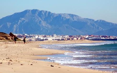 Znajdujący się na południu przylądek Punta de Tarifa to najdalej wysunięty na południe punkt lądowej Europy (36 00'00.3"N 5 36'37.3"W).