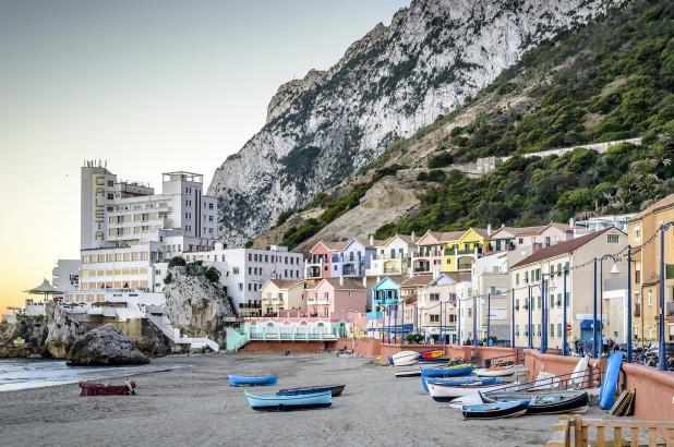 Gibraltar to miejsce strategiczne u styku wód Morza Śródziemnego i Atlantyku.