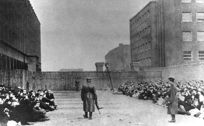 WIELKA AKCJA LIKWIDACYJNA Wiosną 1942 roku Niemcy podjęli decyzję o likwidacji gett i deportacji Żydów do ośrodków zagłady.