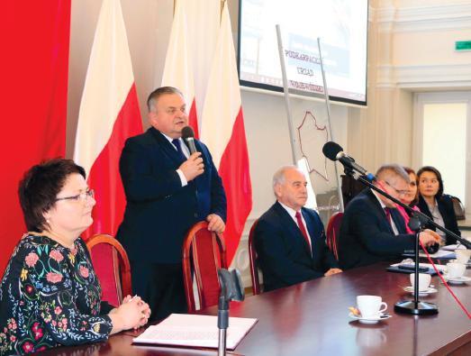 dyrektor Podkarpackiego Oddziału Wojewódzkiego NFZ w Rzeszowie Robert Bugaj, przedstawiciele okręgowych izb pielęgniarek i