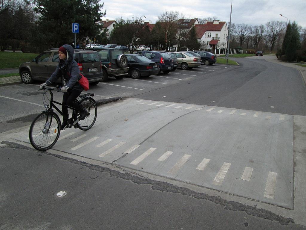 Fot. 1: Prefabrykowany płytowy próg zwalniający, optymalny z punktu