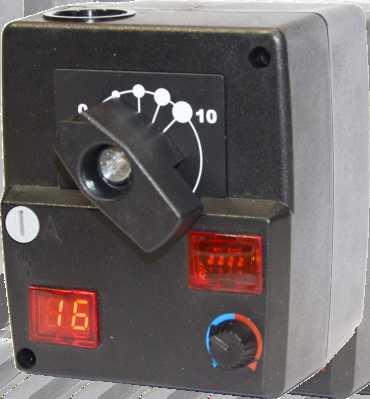 Opis produktu Siłownik MP 05 CR NEW jest nowoczesnym siłownikiem z wbudowanym elektronicznym regulatorem temperatury przeznaczonym dla systemów ogrzewania z zastosowanym zaworem mieszającym (zarówno