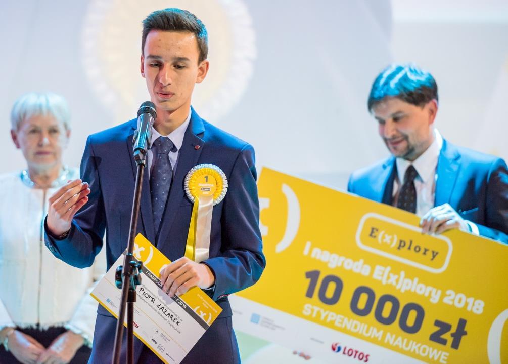 PIOTR LAZAREK Laureat I Nagrody E(x)plory 2018 Prototyp automatycznego pojazdu do prewencyjnej analizy stanu gleby na polach uprawnych Liceum Ogólnokształcące Filomata Gliwice Opiekun naukowy: Bożena