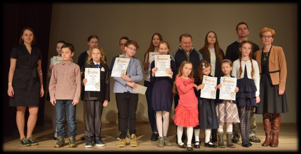 Uczniowie z dolnośląskich ośrodków kultury, podzieleni na trzy grupy wiekowe, zaprezentowali po dwa dowolnie wybrane utwory, których wykonanie oceniło jury w składzie: Przemysław Mielczarek,