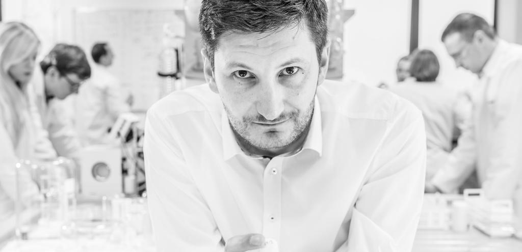 1.2. PROFIL DZIAŁALNOŚCI EMITENTA Emitent działa w segmencie nanotechnologii.