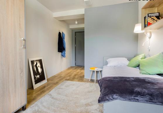 POKÓJ 1-OSOBOWY DLA NIEPEŁNOSPRAWNYCH Podobny do apartamentu 1-osobowego dla tych, co cenią niezależność, jednak większy metrażowo, by swobodniej można było poruszać się na wózku.