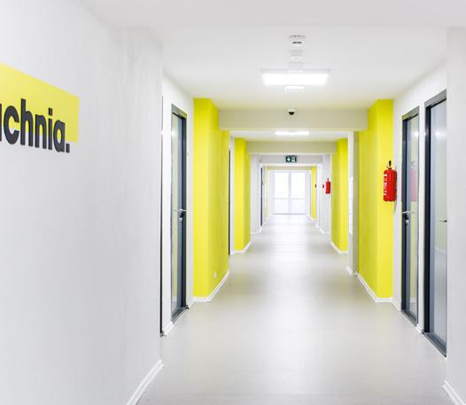 OPIS BUDYNKU W czteropiętrowym budynku o powierzchni prawie 4400 m 2 znajduje się 15 pokojów, gotowych na przyjęcie 347 studentów.
