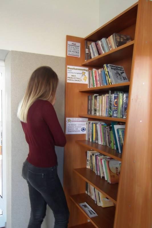 str.3 Kiermasz podręczników Podaruj i uwolnij książkę W dniach od 11.09-13.09.2017r. nauczyciele bibliotekarze zorganizowali kiermasz podręczników.