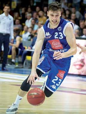 A jaka jest największa różnica między ligą hiszpańską, a polską pod względem sportowym? - Gdybym miał wskazać jedną, konkretną to powiedziałbym, że chodzi o intensywność.